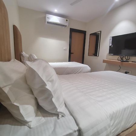 Hotel Blueearth Vizianagaram Eksteriør billede