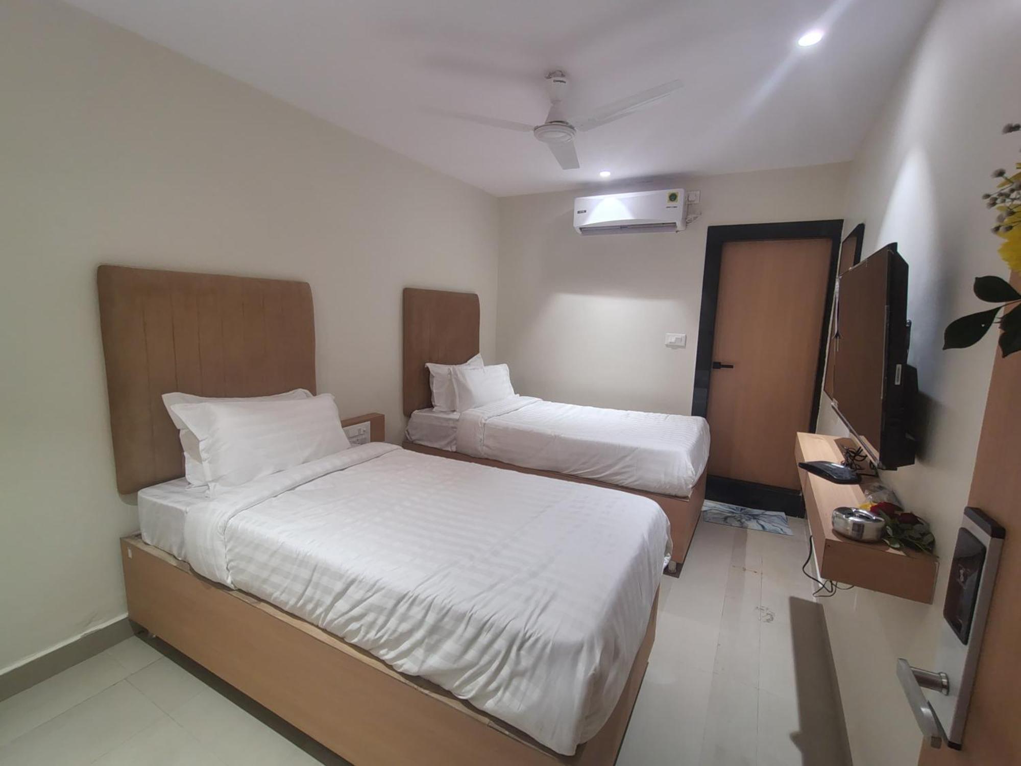 Hotel Blueearth Vizianagaram Eksteriør billede